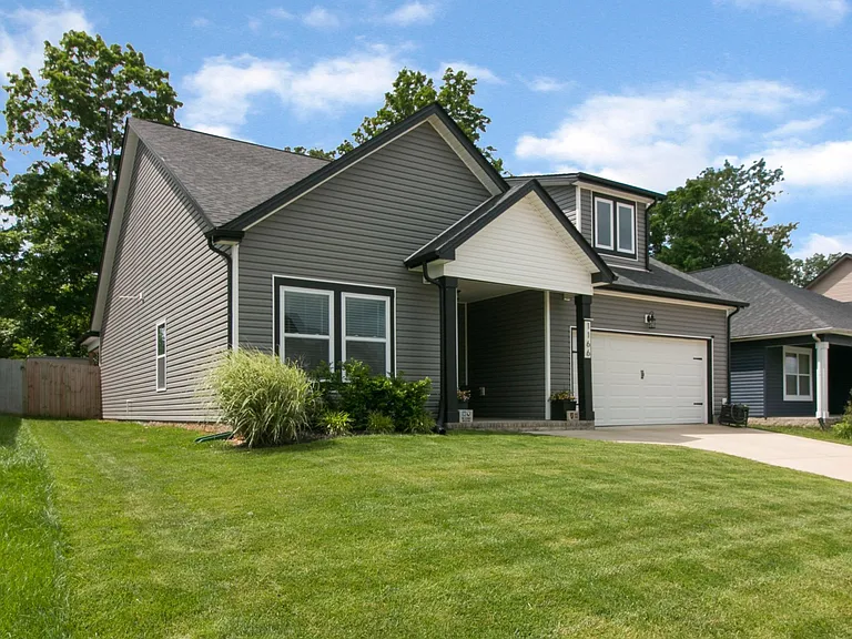 1166 Eagles Nest Ln — Photo 2