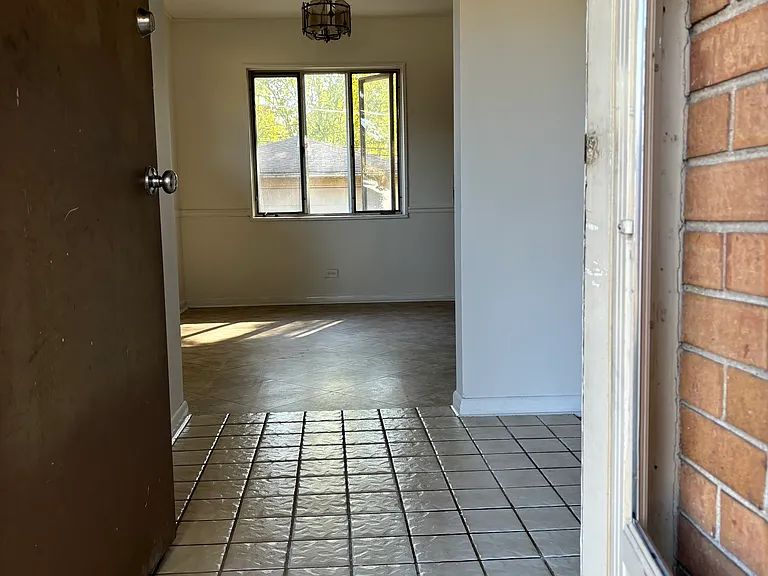10923 Windsor Dr — Photo 3