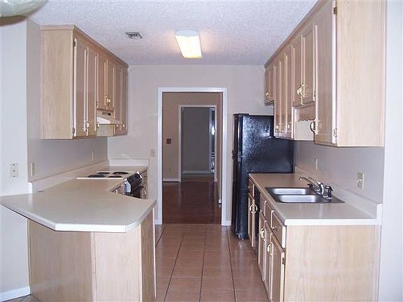 4th image of 202 Woodley Dr