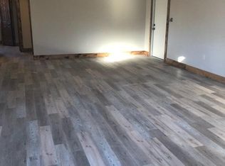 33 Treasure Gift Ln, Reeds Spring, MO 65737