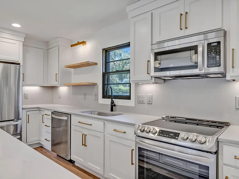 313 James Ave — Photo 29