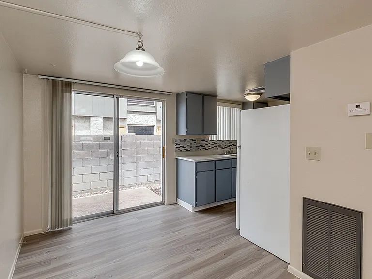 1320 S Hardy Dr — Photo 11