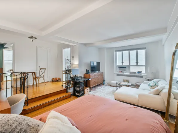 200 West 20th Street image 1 of 19