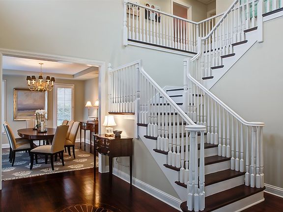 3rd image of 295 Gloria Cir