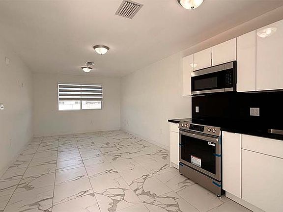 2nd image of 811 E 52nd St APT 101