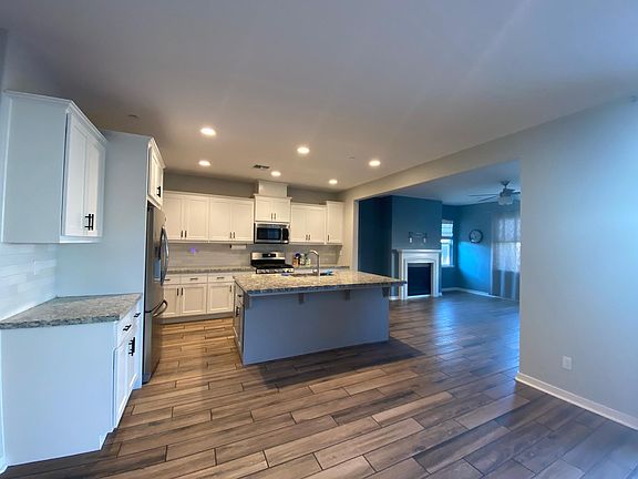 5th image of 1155 Syracuse Ln