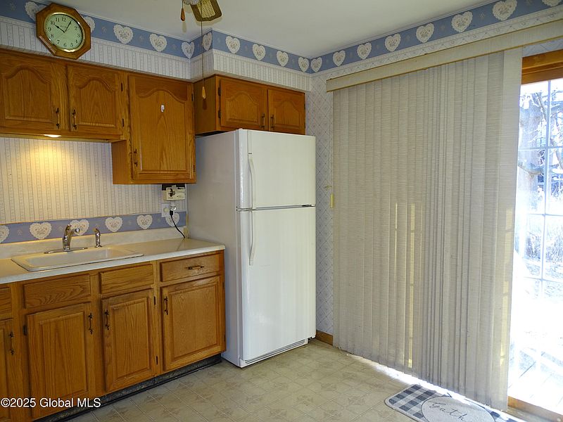 5th image of 39 Glenwood Street