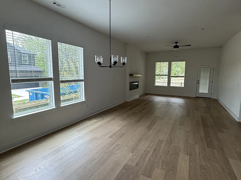 1895 E Fiji St — Photo 3