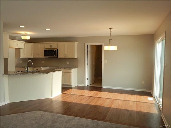 4th image of 2334 Agassiz Dr