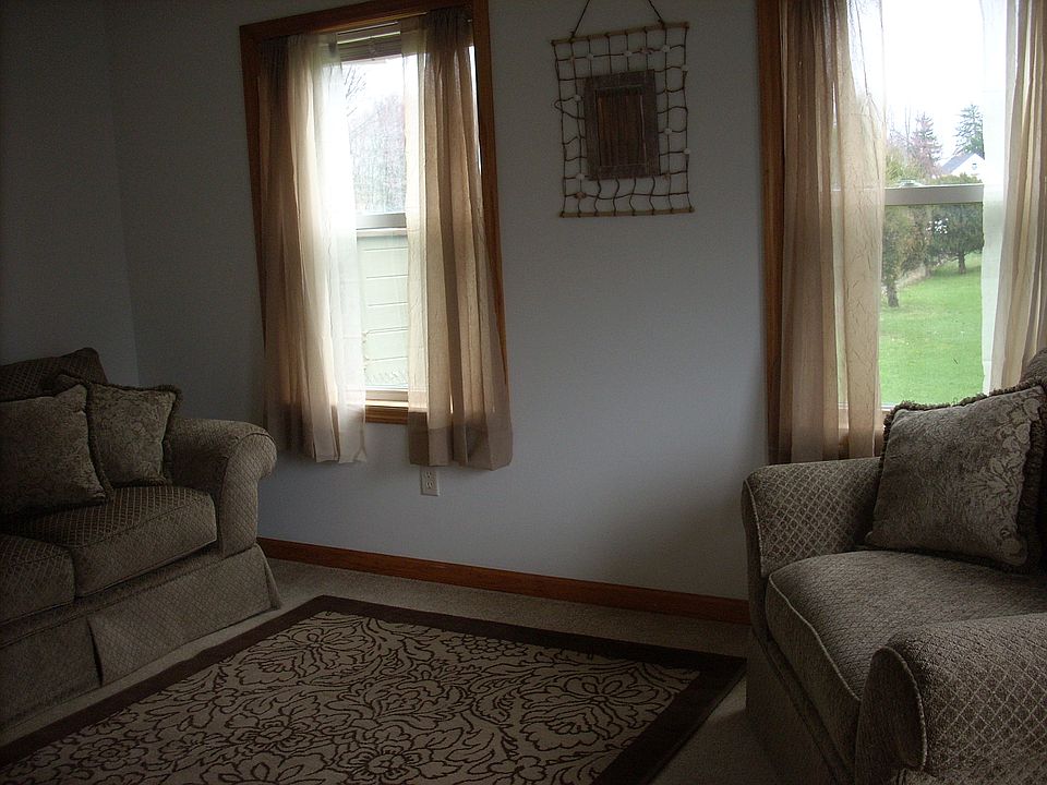 1st image of 212 2nd Ave