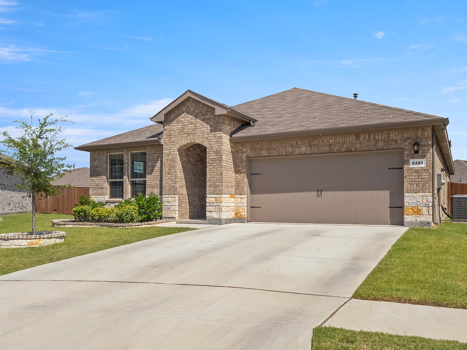 5 bed, 2155 sqft, $3,100 — Photo 2