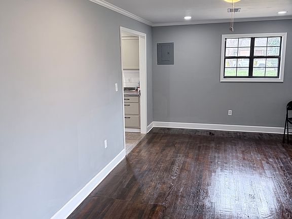4th image of 1637 Wheeles St