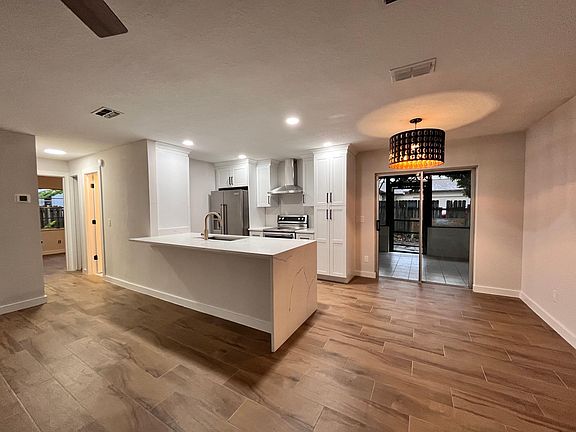 2nd image of 5602 Telipa Dr