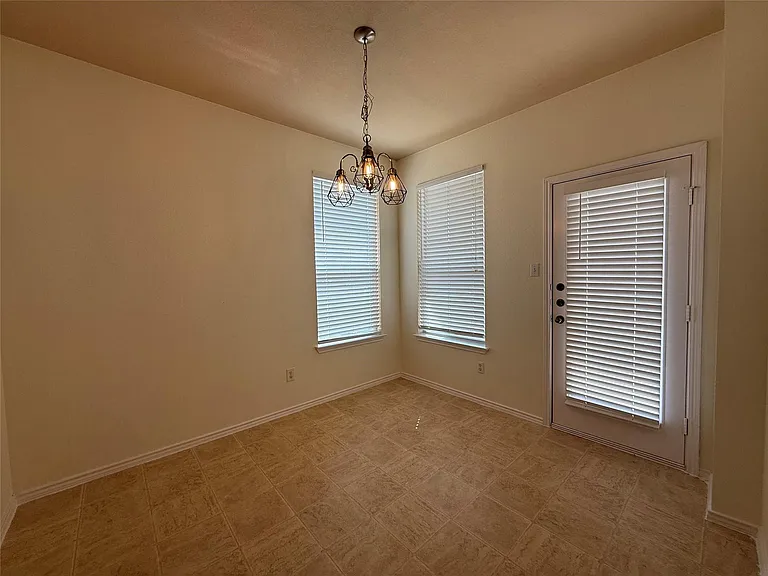 104 Lava Bed Dr — Photo 6