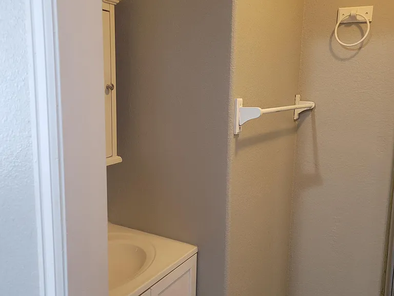 1471 N Zenobia St #C — Photo 7