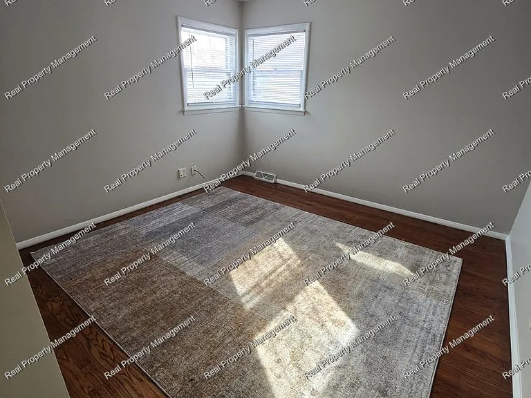 7716 Noble St — Photo 4