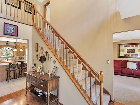 4th image of 270 Tiffany Dr