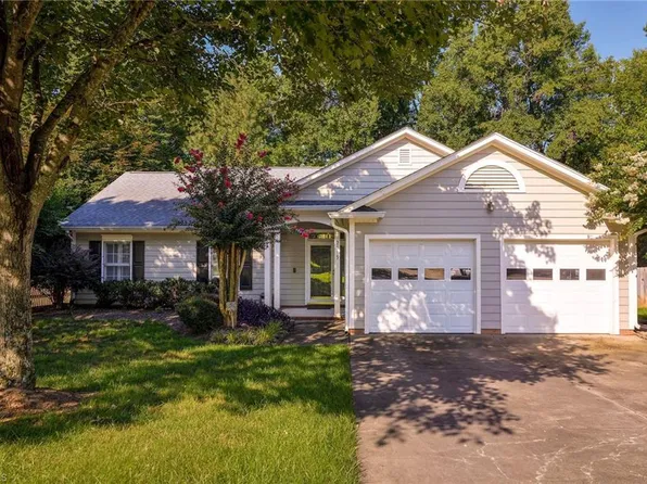 2315 Meadow Gate Dr, Greensboro, NC 27455