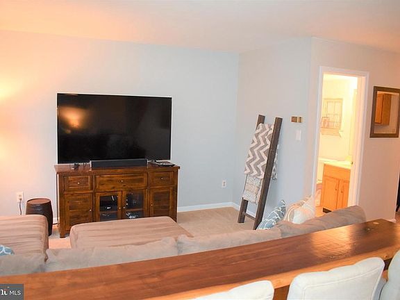 5th image of 305 Revere Ct