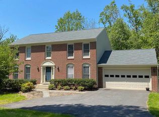 3302 Tuckaway Ct, Herndon, VA 20171