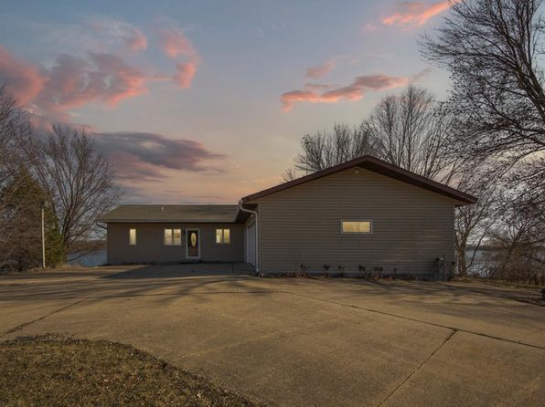 3900 Wells Lake Way, Faribault, MN 55021