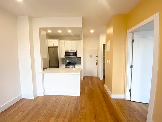 Rented by EastMount Realty LLC | media 2