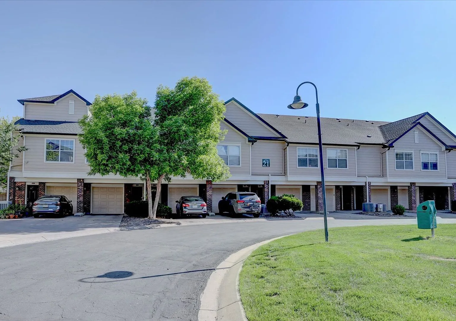 Beautiful 2bed/2bath/1car garage in Louisville! — Photo 1