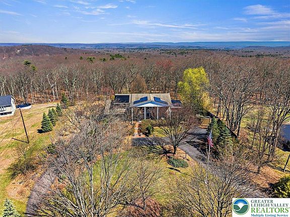 2nd image of 164 Chestnut Oak Dr