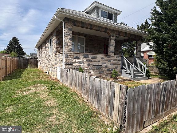 2nd image of 222 Townsend Ave