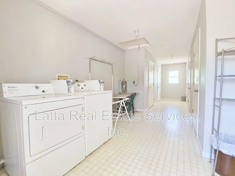 115 W Orchard St #B — Photo 8