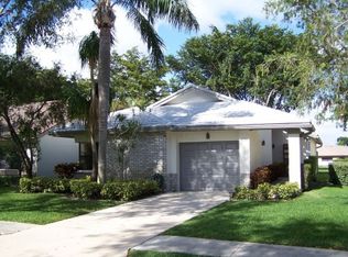 4900 Boxwood Cir, Boynton Beach, FL 33436