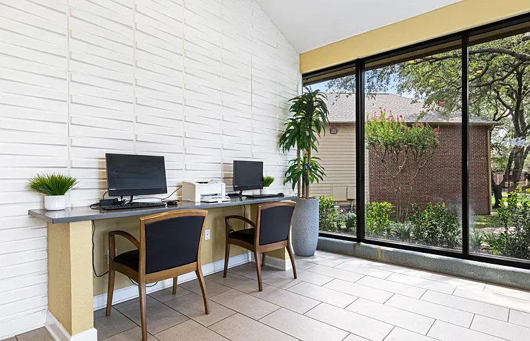 Parc Plaza Apartments — Photo 12