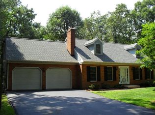 626 Meeting House Rd, Gap, PA 17527