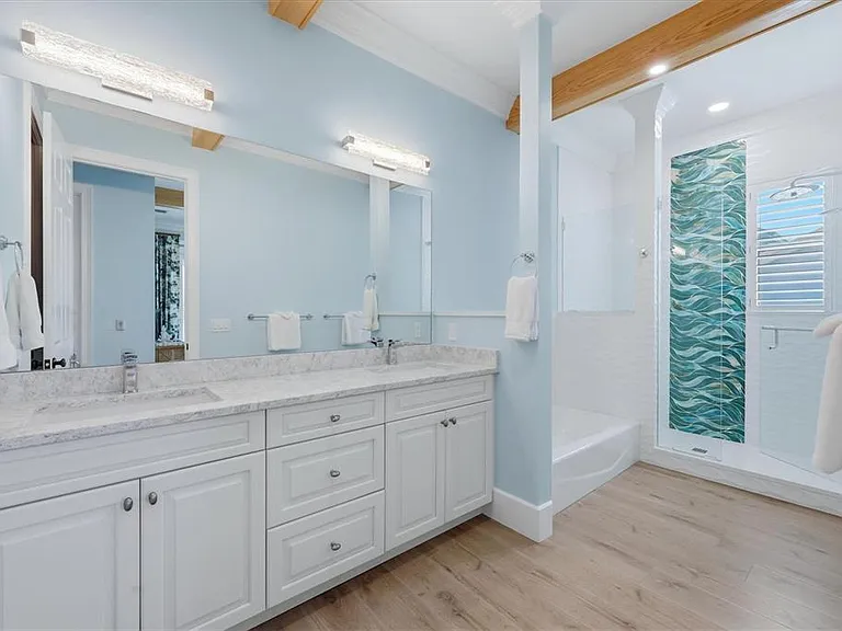 113 Aqua Ln — Photo 36