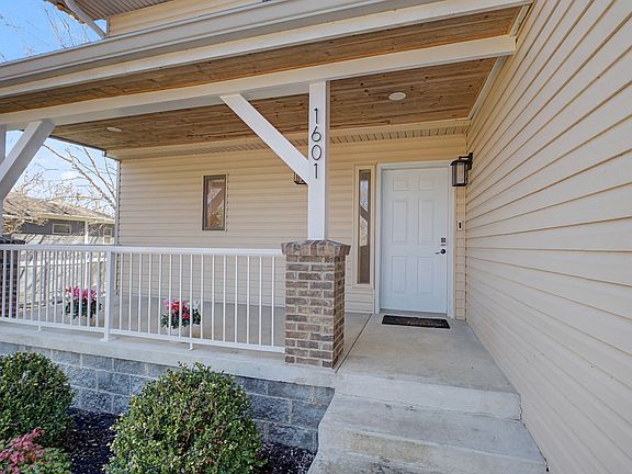 3rd image of 1601 Damron Rd