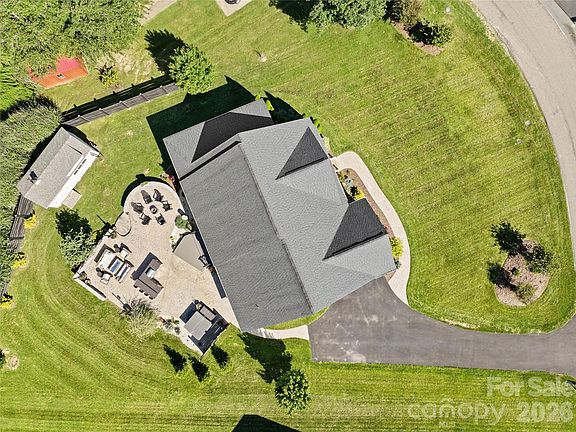 5th image of 394 Kellwood Dr