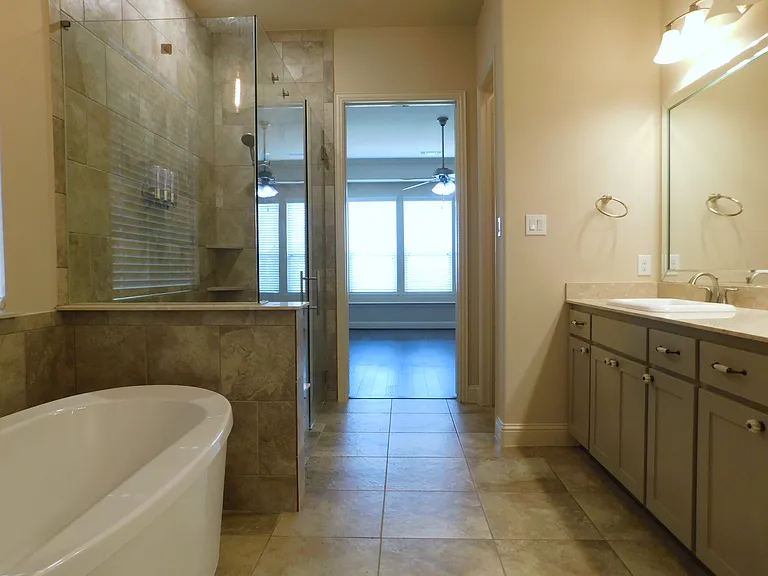 1704 Serra Dr — Photo 16