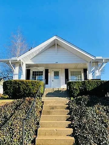 304 N Mount Pleasant Ave photo 1