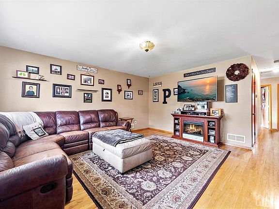 2nd image of 250 Evans Ave
