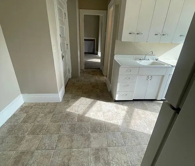 440 W 10th St #3 — Photo 6