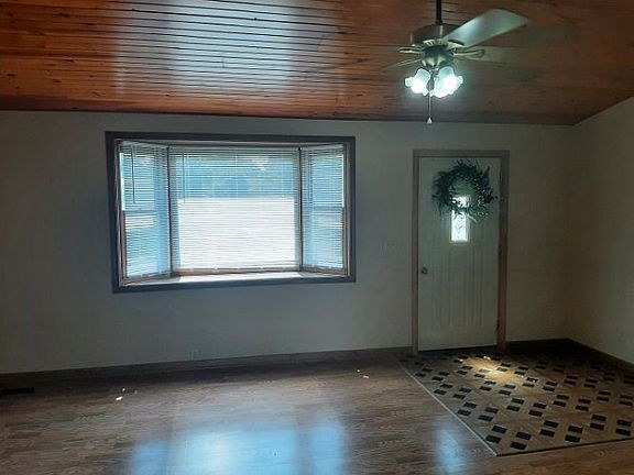 4th image of 214 W Park St