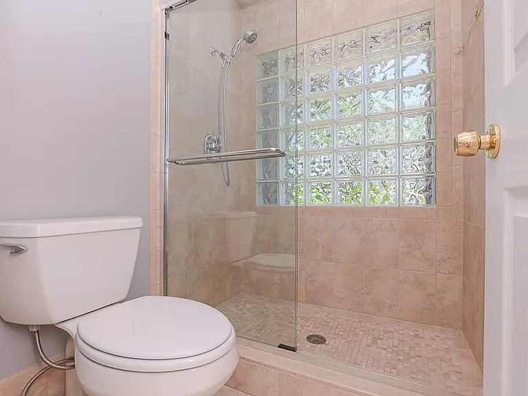 4031 NE Breakwater Dr — Photo 31