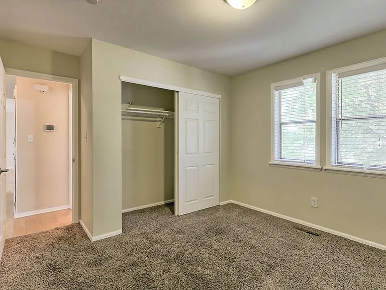 1306 Woodcrest Ct — Photo 12