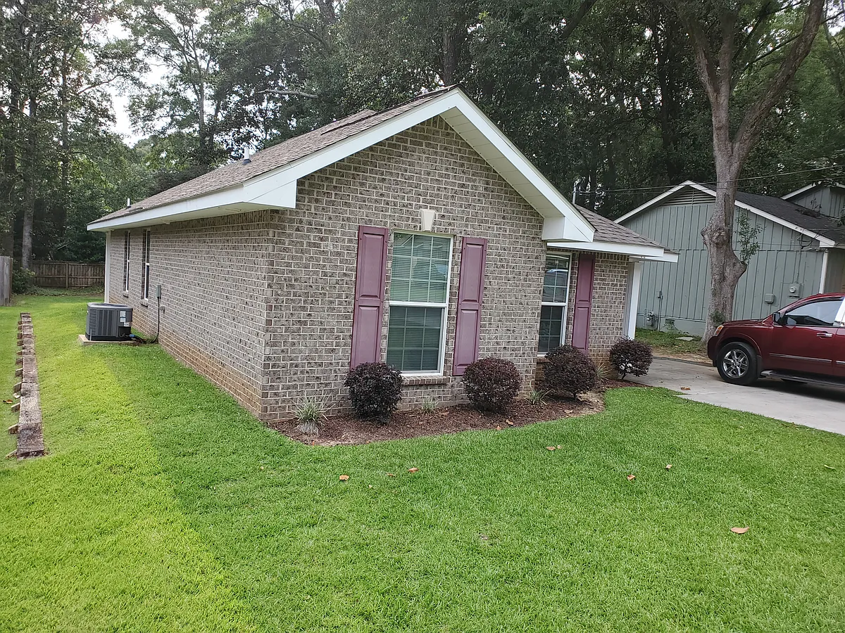 Building Photo - 912 Henckley Ave