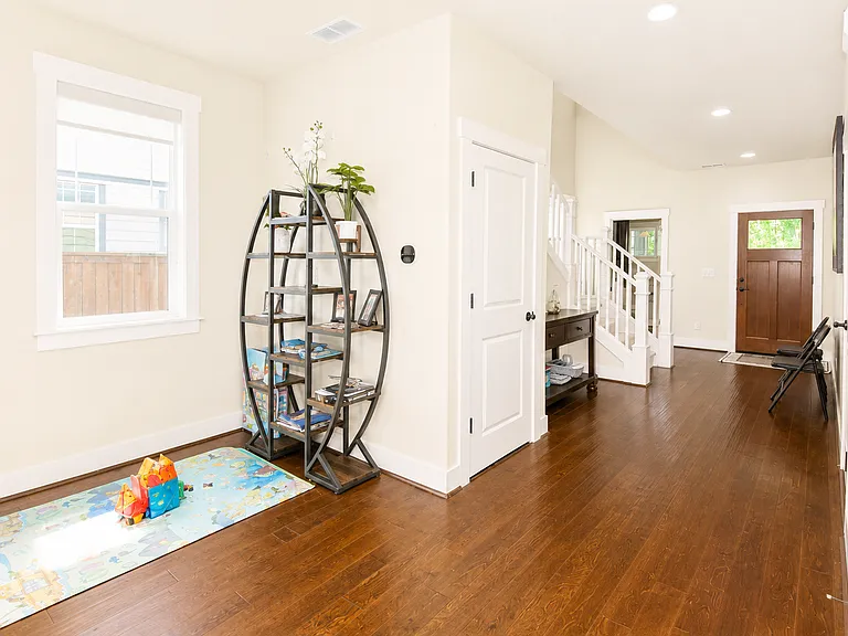402 NE 77th Ave — Photo 11