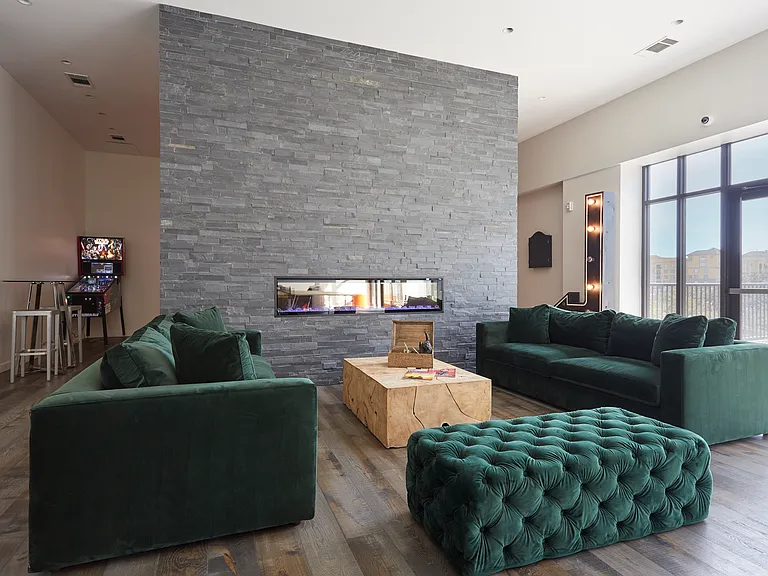 Mid Main — Photo 37