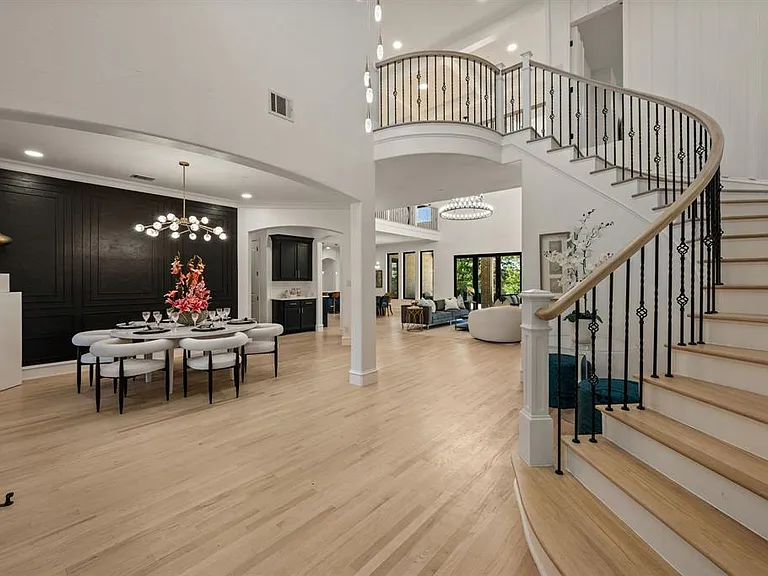 320 W Highland St — Photo 4