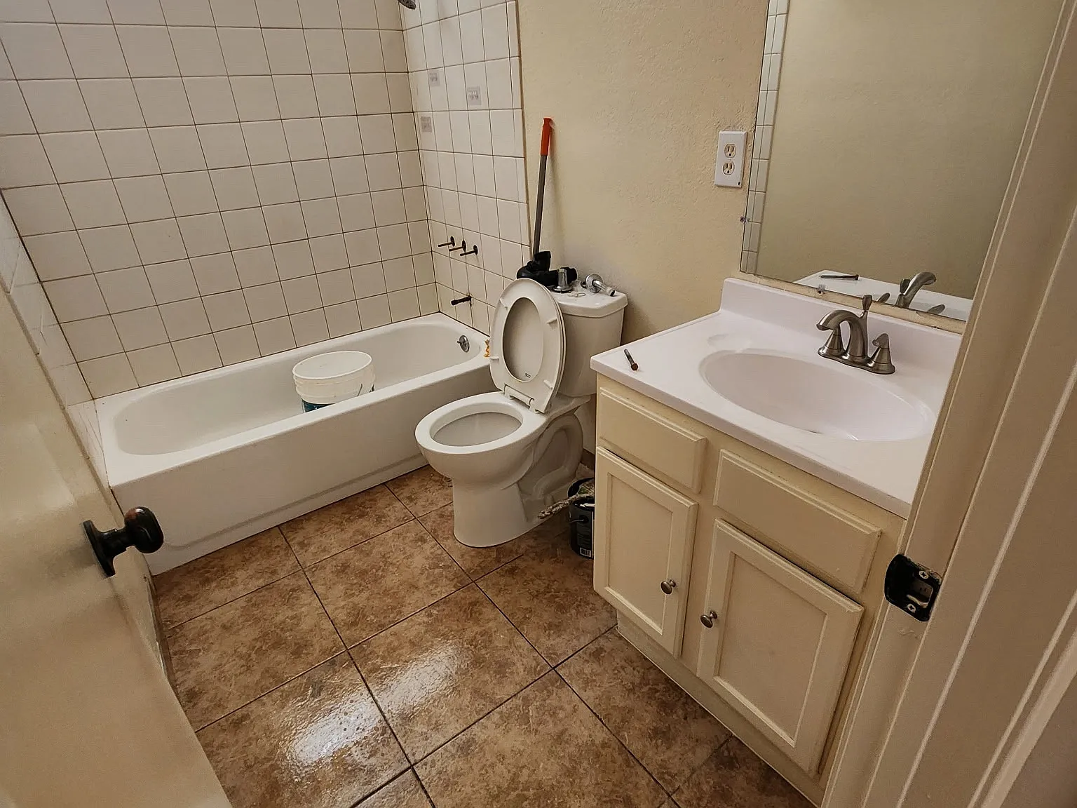 2 bed, 750 sqft, $1,450 — Photo 3
