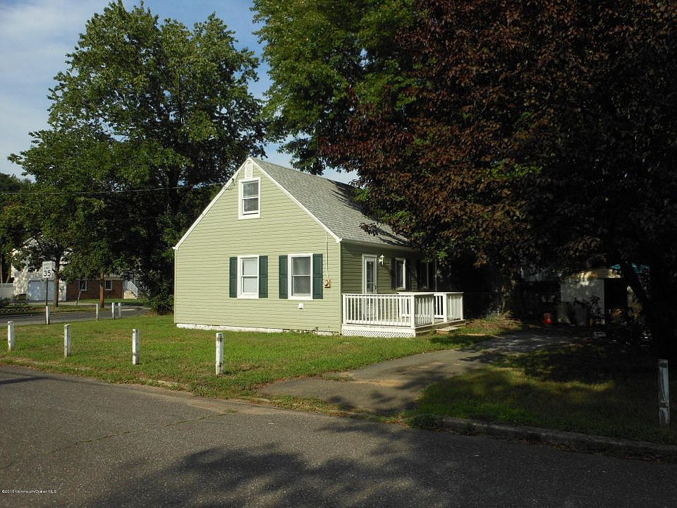 1st image of 323 Main St