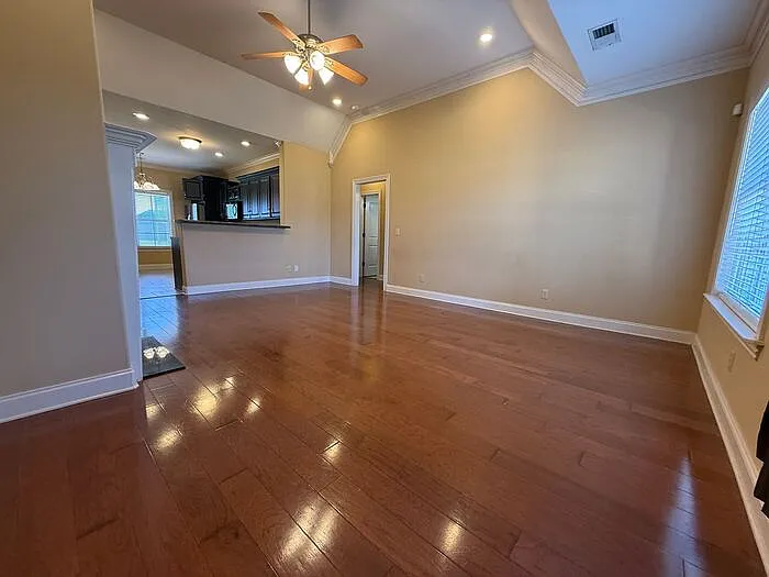 3 bed, 2.0 bath, 1545 sqft, $1,695 — Photo 3